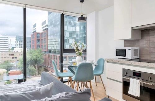 Niagara Apartment | Chic City Oasis with Cafes & Bars at your Doorstep