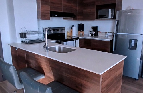 Zona 12 Apartment | CHIC & COMFORTABLE STAY – CLOSE TO AIRPORT