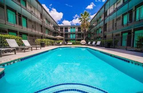 Riverside Apartment | Chic Comfy King Bed 2BR Suite, 5 Min to DT w/pool