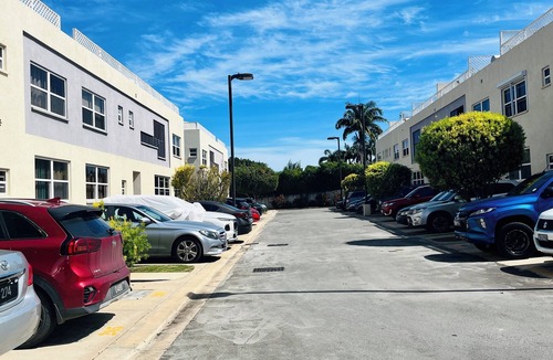West Coast Condo | Chic Condo in Central Location—Pool, Gated, WiFi