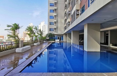Barangay 670 Apartment | Chic condo in marvelous Manila with parking, fitness room, WiFi near US Embassy