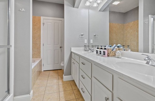 South Baton Rouge Condo | Chic Condo w/ Views +10min to LSU Stadium & Mall