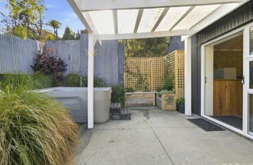 Whangaripo House | Chic Converted Barn in Matakana with Spa