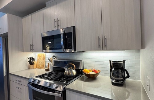 Jefferson Park House | Chic + cozy Jefferson Park townhome