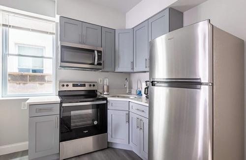 Passyunk Square Apartment | Chic & Cozy Philly Stay in City Center