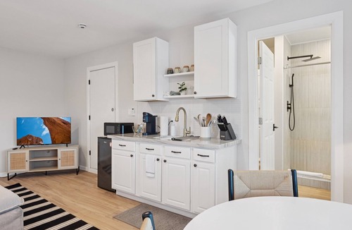 Tempe Apartment | Chic & Cozy Studio | King Bed + Sleeper