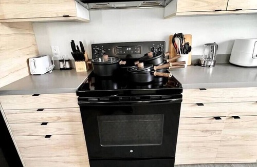 Downtown Des Moines Apartment | Chic Des Moines 2BR with Amenities & Prime Location