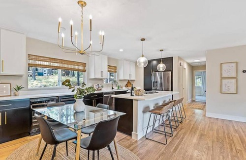 Flagstaff House | Chic Design, Hottub, MtnView, Quiet cul-de-sac