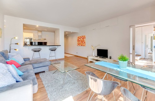 Puerto Banus Apartment | 'Chic Designer' Apartment with Sea Views, Wi-Fi and Air Conditioning