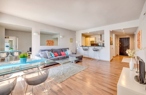 Puerto Banus Apartment | 'Chic Designer' Apartment with Sea Views, Wi-Fi and Air Conditioning