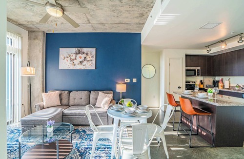 Evans Churchill Apartment | Chic Downtown Phoenix Gem w/Scenic Balcony & Park