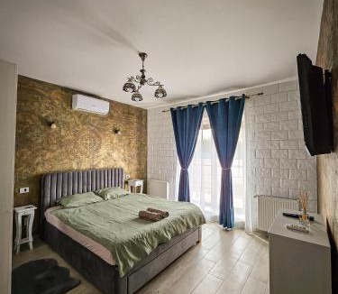 Floresti Apartment | Chic Flat - 24 H self checkin-free parking in the yard