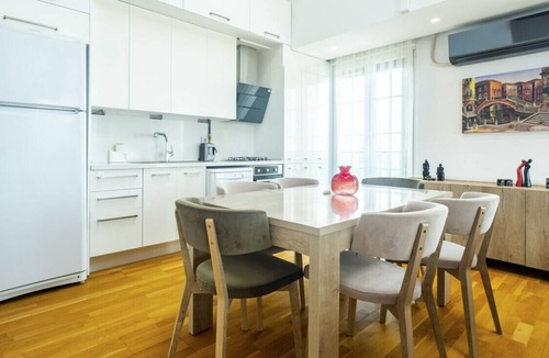 Kadikoy Apartment | Chic Flat near Public Transportation in Goztepe