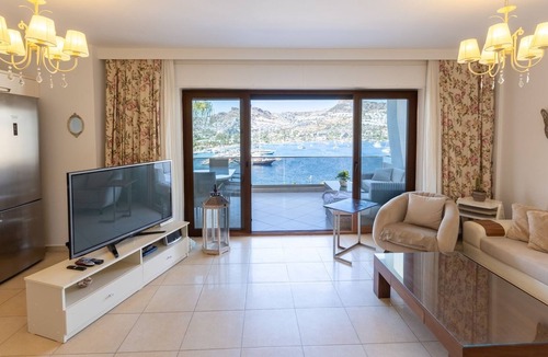 Gundogan Apartment | Chic Flat w Balcony 2 min to Beach in Bodrum