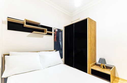 Besiktas Apartment | Chic Flat w Balcony 5 min to Dolmabahce Palace