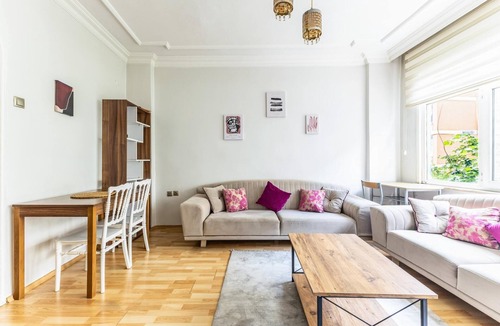 Besiktas Apartment | Chic Flat w Balcony 5 min to Dolmabahce Palace