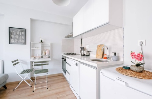 Moda Apartment | Chic Flat w Balcony 5 min to Moda Coast in Kadikoy