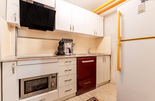 Osmanbey Apartment | Chic Flat w Balcony in Sisli Near Nisantasi City's