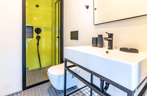 Cihangir Apartment | Chic Flat w French Balcony 10 min to Galata Tower