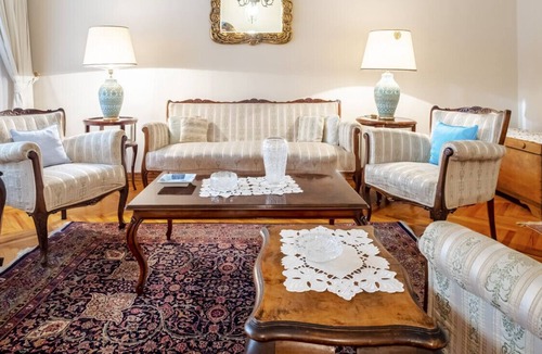 Caddebostan Mahallesi Apartment | Chic Flat with Balcony Close to Caddebostan Shore
