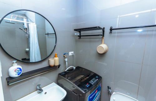 San Antonio Apartment | Chic Floating Penthouse Makati Gym Air condo gym swim park 300MB