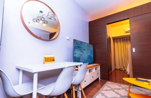 San Antonio Apartment | Chic Floating Penthouse Makati Gym Air condo gym swim park 300MB