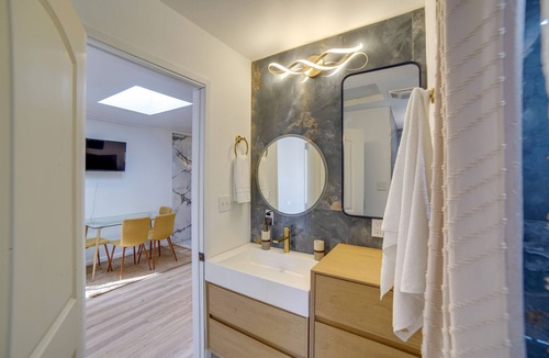 Cleone Apartment | Chic Fort Bragg Vacation Rental - Walk to Beach!