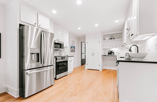 Gainesville House | Chic Gainesville Retreat by MHM Luxury Properties - 31 Day Minimum Stay