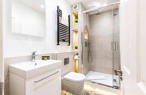 Ealing Common Apartment | Chic Garden Flat in Leafy Ealing