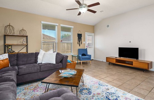 Central Southwest House | Chic Getaway Min 2 Downtown/NRG