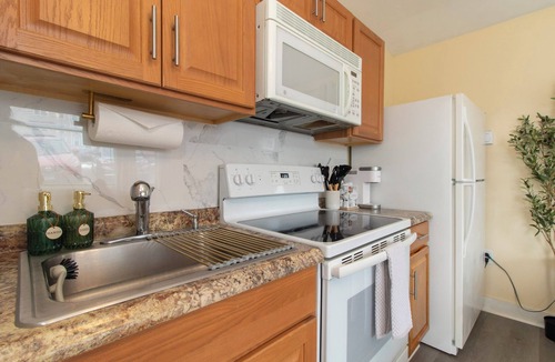 Groton Apartment | Chic Groton Studio Cozy and Modern. Close to Casinos, Navy Base, Mystic & More