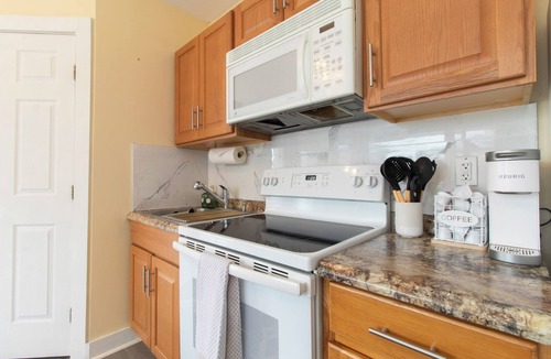 Groton Apartment | Chic Groton Studio Cozy and Modern. Close to Casinos, Navy Base, Mystic & More