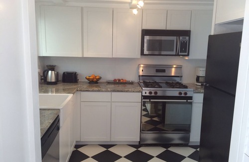Three Rivers House | Chic Historic Cottage in the Heart of 3 Rivers-close to SNP, Hot Tub, Love dogs!