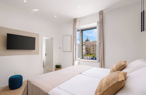 Split Hotel | Chic hotel suite with WiFi and AC in Split city centre