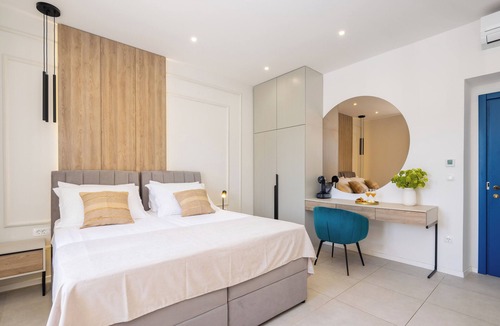 Split Hotel | Chic hotel suite with WiFi and AC in Split city centre