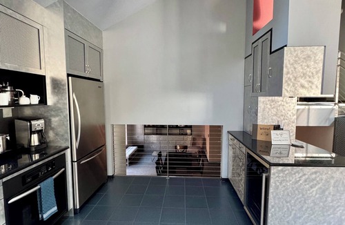 Southeast Eugene House | Chic house in Eugene U of Oregon/Autzen/Hayward Field - Tix avail UCLA/NW/UW