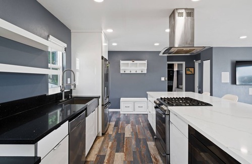 Wilbur Springs House | Chic House with Fantastic View of Clear Lake