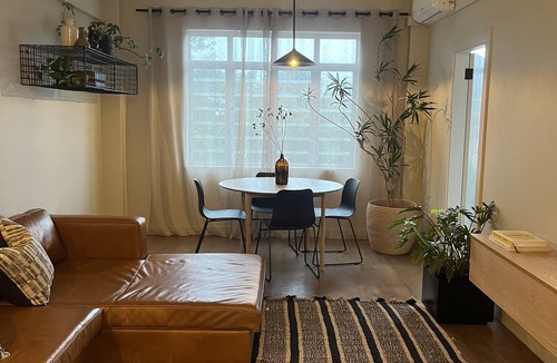 Essenwood Apartment | Chic interior apartment , centrally located , near all great amenities.