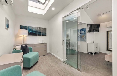 Village of La Jolla Apartment | Chic La Jolla Studio Steps to Ocean & Dining!
