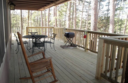 Mount Ida Cottage | Chic Lakefront Cottage with Hot-Tub Perfect for Water Activities in Mount Ida, Arkansas