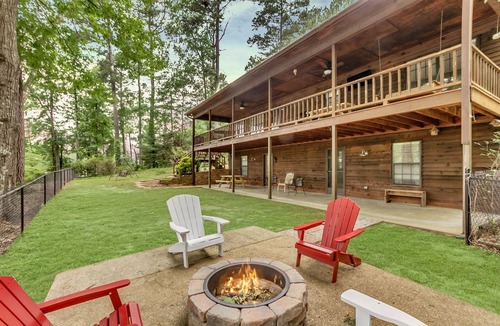 Northport House | Chic Lakeside Hideaway - Luxury Family Retreat