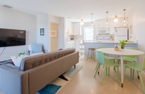 Fairvilla Condo | Chic Lakeside Midcentury Modern Retreat