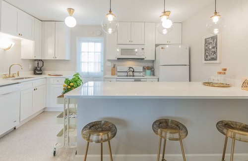 Fairvilla Condo | Chic Lakeside Midcentury Modern Retreat