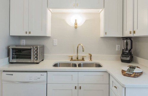 Fairvilla Condo | Chic Lakeside Midcentury Modern Retreat