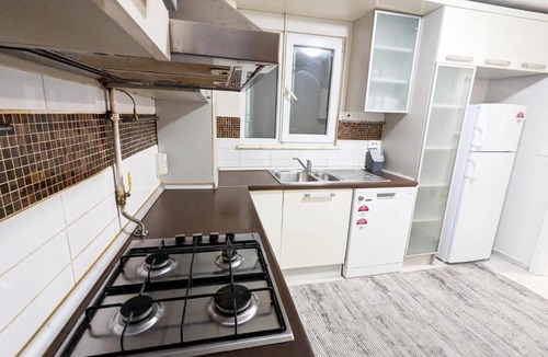 Cumhuriyet Apartment | Chic & Large 3-bedroom Flat in Sisli