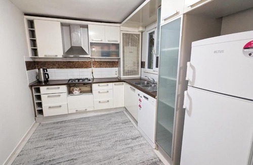 Cumhuriyet Apartment | Chic & Large 3-bedroom Flat in Sisli