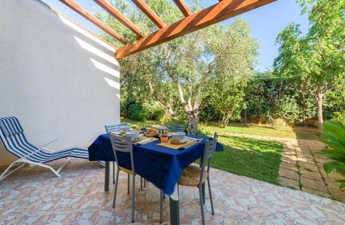 Marsala Apartment | Chic Lilybee 1bedroom apartment-GardenView sleep 3