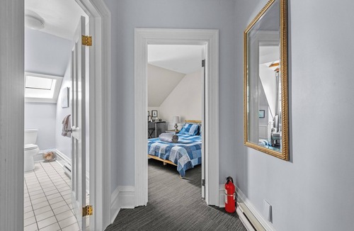 Downtown Halifax Hotel | Chic Loft suite with WiFi & AC in historic downtown town Halifax near waterfront