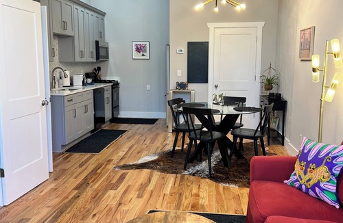 Brunswick Apartment | Chic Luxury Apartment in The Heart of Brunswick's Charming Historic Village