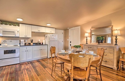 Georgetown Apartment | Chic Main Street Retreat < 7 Mi to KY Horse Park!
